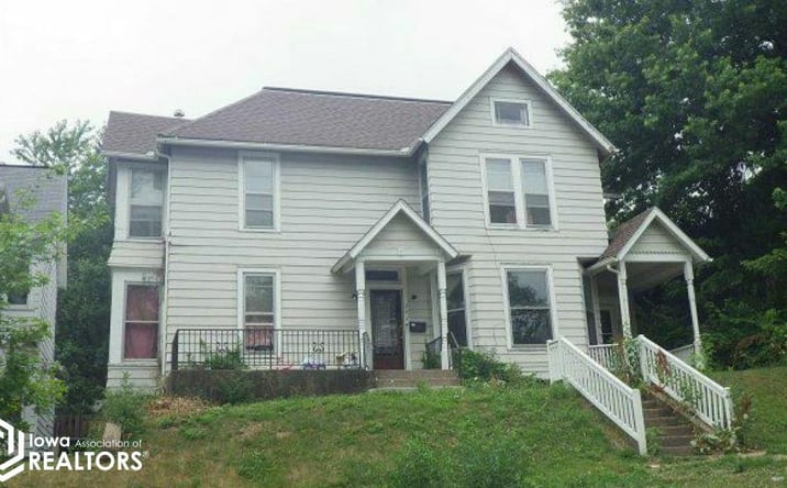Pictures of Multifamily property located at 207 MARIETTA Street, Burlington, IA 52601 for sales - image #1