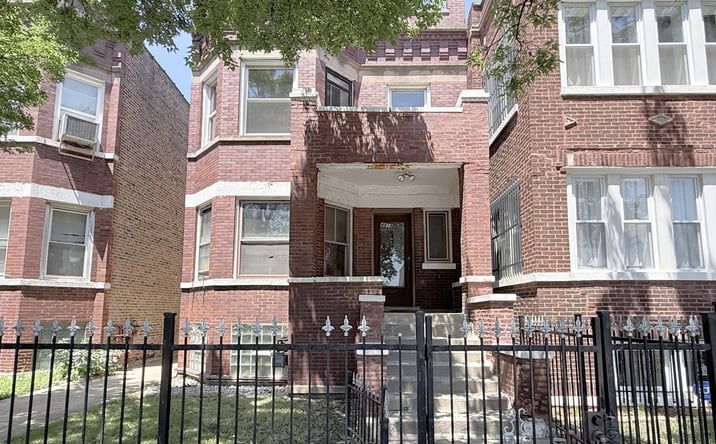 Pictures of Multifamily property located at 4818 W Jackson Boulevard, Chicago, IL 60644 for sales - image #1