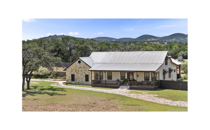 Pictures of Retail property located at 117 Lagniappe Ln, Bandera, TX 78003 for sales - image #1