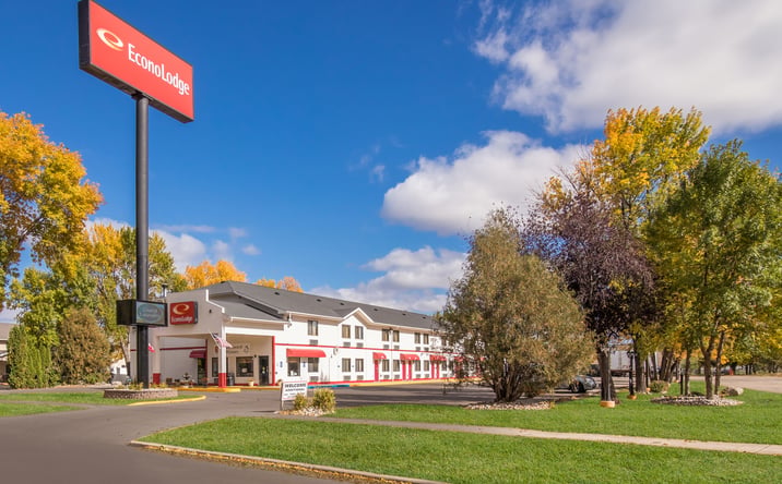 Pictures of Hospitality property located at 900 N 43RD ST, GRAND FORKS, ND 58203 for sales - image #1