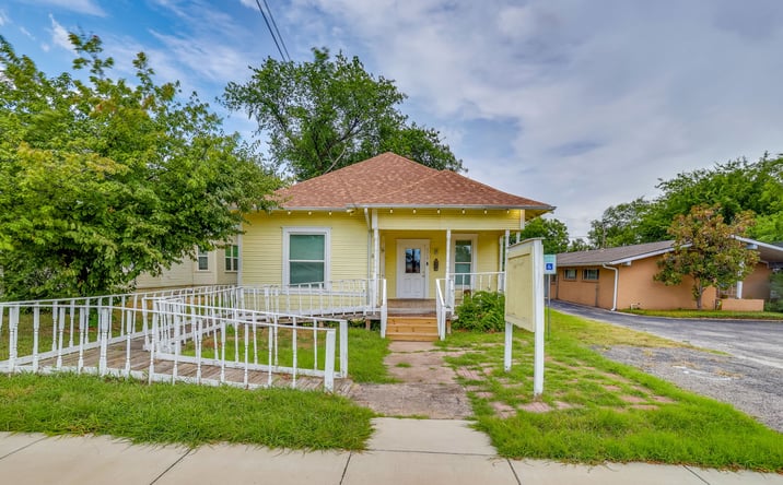 Pictures of Retail, Office property located at 3115 Handley Drive, Fort Worth, TX 76112 for sales - image #1