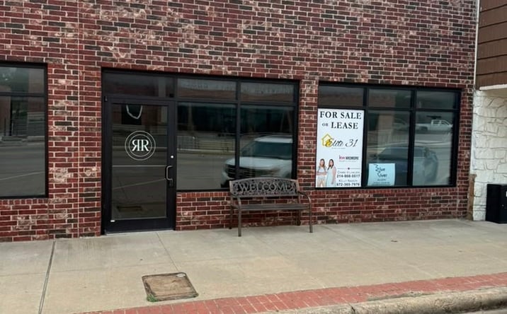 Pictures of Retail property located at 318 W Main Street, Tishomingo, OK 73460 for sales - image #1