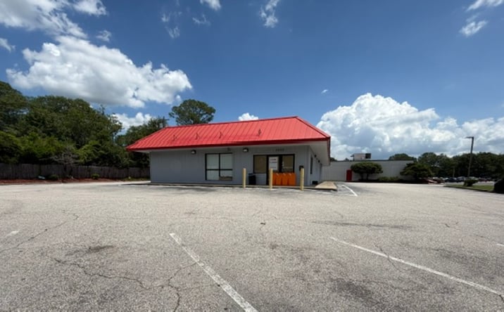 Pictures of Retail property located at 2820 Ramsey Street, Fayetteville, NC 28301 for sales - image #1