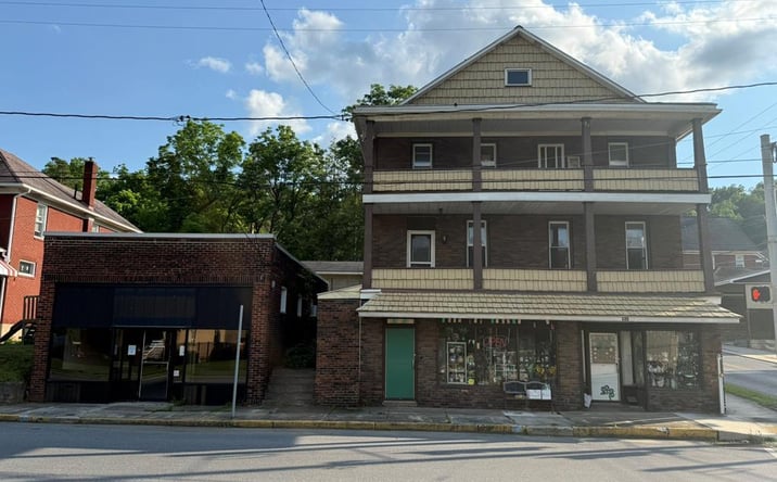 Pictures of Retail, Multifamily property located at 606 FERNDALE AVE, FERNDALE, PA 15905 for sales - image #1