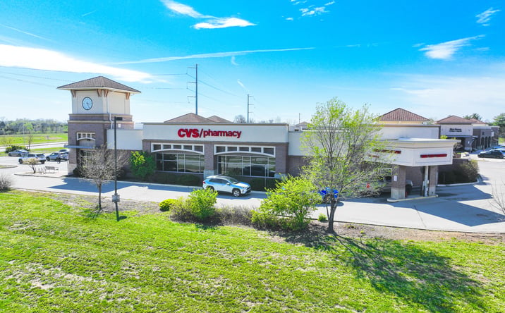 Pictures of Retail property located at 10050 Woodlands Rd, Lenexa, KS 66220 for sales - image #1