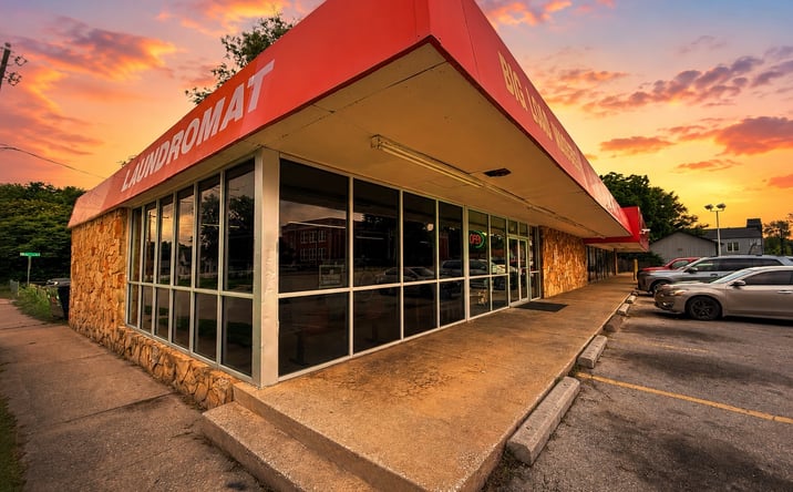 Pictures of Retail property located at 529 S GRANT AVE, SPRINGFIELD, MO 65806-2007 for sales - image #1