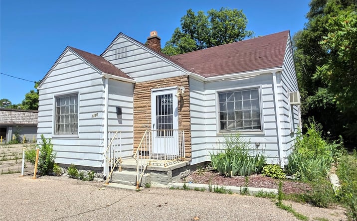 Pictures of Retail property located at 3106 W Pierson Road, Flint, MI 48504 for sales - image #1