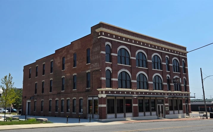 Pictures of Business for Sale, Retail property located at 224 S 10th Street, Mt Vernon, IL 62864 for sales - image #1