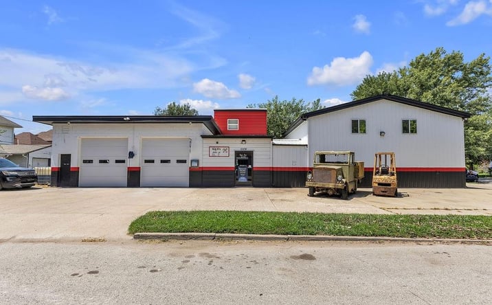 Pictures of Business for Sale, Retail property located at 5508 Pryor Avenue, St Joseph, MO 64504 for sales - image #1