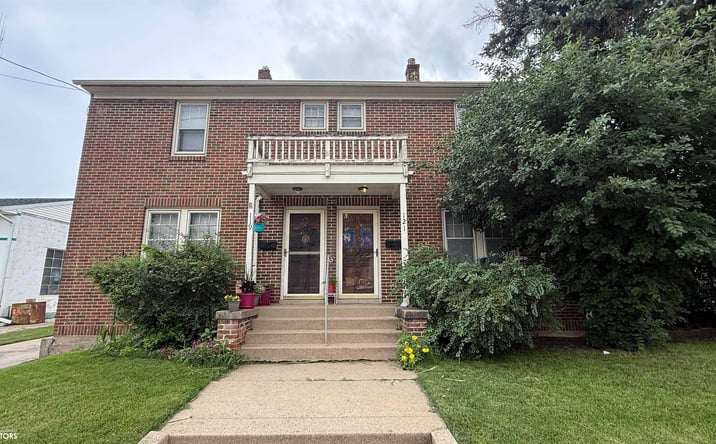 Pictures of Multifamily property located at 119 S Pennsylvania Avenue, Mason City, IA 50401 for sales - image #1
