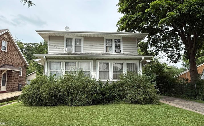 Pictures of Multifamily property located at 18 Linden Drive, Mason City, IA 50401 for sales - image #1