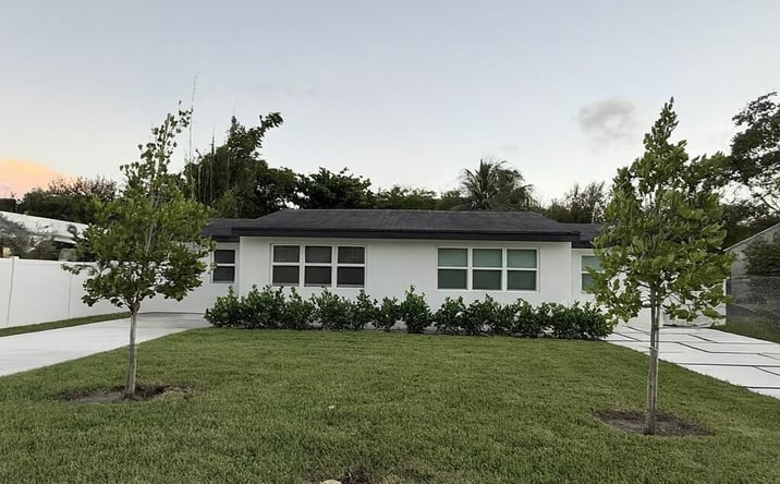 Pictures of Multifamily property located at 118 SW 7TH Street, Delray Beach, FL 33444 for sales - image #1