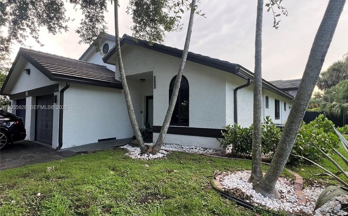 Pictures of Multifamily property located at 11441 NW 43rd St, Coral Springs, FL 33065 for sales - image #1