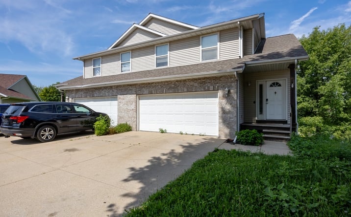 Pictures of Multifamily property located at 2020 STRATFORD CT, CORALVILLE, IA 52241-3031 for sales - image #1