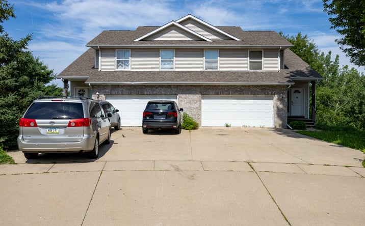 Pictures of Multifamily property located at 2018 STRATFORD CT, CORALVILLE, IA 52241-3031 for sales - image #1