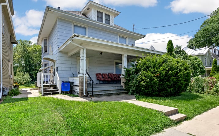 Pictures of Multifamily property located at 525 Iowa Avenue, Iowa City, IA 52245 for sales - image #1