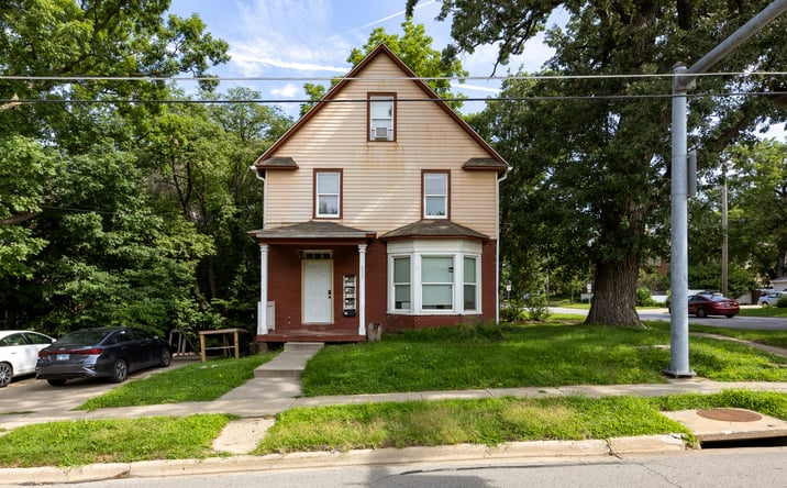 Pictures of Multifamily property located at 830 E BURLINGTON ST, IOWA CITY, IA 52240 for sales - image #1