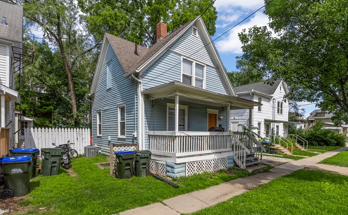 Pictures of Multifamily property located at 17 S JOHNSON ST, IOWA CITY, IA 52240-1816 for sales - image #1