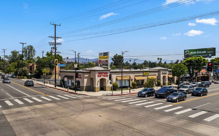 Pictures of Retail property located at 17851 Chatsworth St, Granada Hills, CA 91344 for sales - image #1