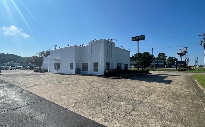 Pictures of Retail property located at 710 North Brindlee Mountain Parkway, Arab, AL 35016 for sales - image #1