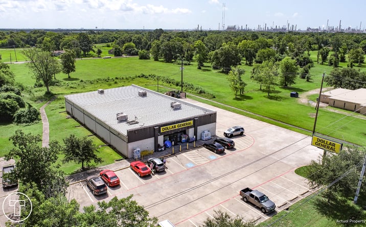 Pictures of Retail property located at 7916 Bayway Dr, Baytown, TX 77520 for sales - image #1