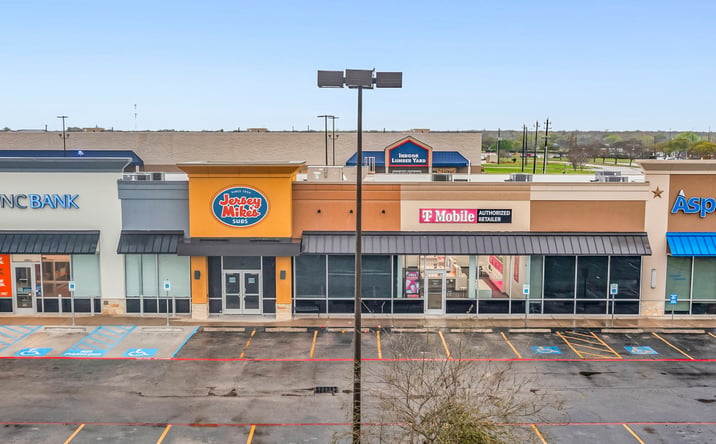 Pictures of Retail property located at 300 Texas 332, Lake Jackson, TX 77566 for sales - image #1