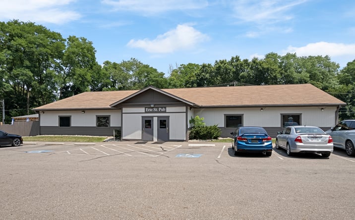 Pictures of Hospitality property located at 2700 Erie Street South, Massillon, OH 44646 for sales - image #1