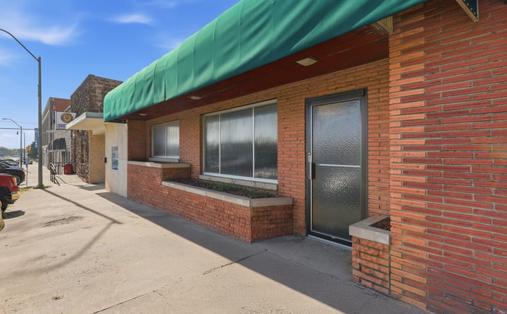 Pictures of Retail, Office, Mixed Use property located at 720 Delaware, Perry, OK 73077 for sales - image #1