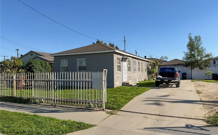 Pictures of Multifamily property located at 804 E Oaks, Compton, CA 90221 for sales - image #1