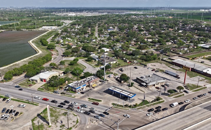Pictures of Retail property located at 13433 Leopard St, Corpus Christi, TX 78410 for sales - image #1