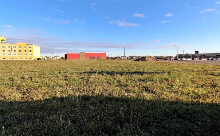 Pictures of Land property located at 1620 36th Ave SW, Minot, ND 58701 for sales - image #1