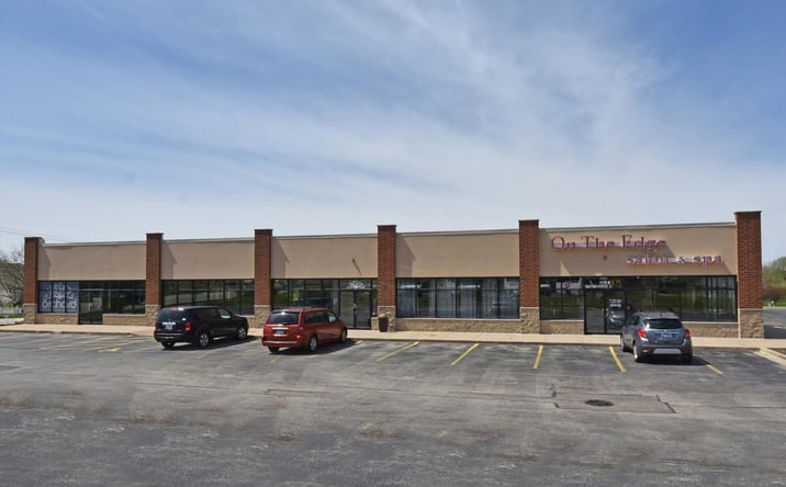 Pictures of Retail property located at 1175 Oak Street, North Aurora, IL 60542 for sales - image #1