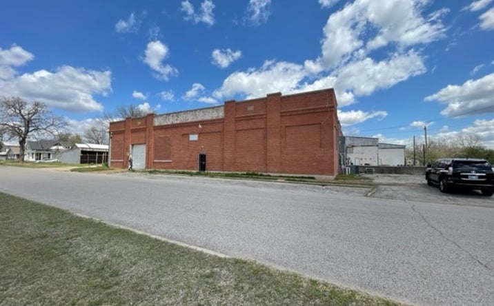 Pictures of Industrial, Self Storage property located at 227 S Philadelphia Ave, Shawnee, OK 74801 for sales - image #1