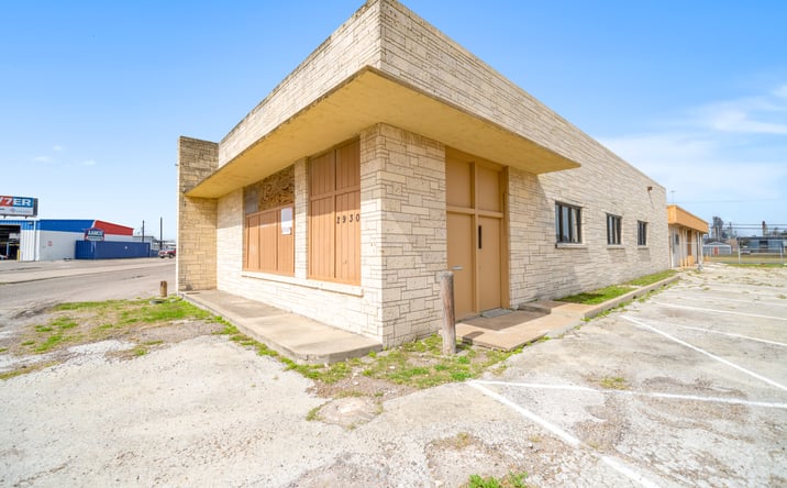 Pictures of Mixed Use, Office, Industrial property located at 2930 Leopard St, Corpus Christi, TX 78408 for sales - image #1