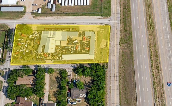 Pictures of Retail property located at 207 N I-45, Ferris, TX 75125 for sales - image #1