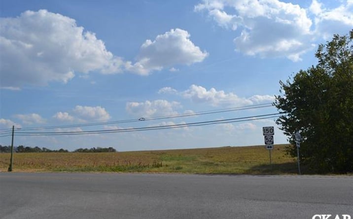 Pictures of Land property located at Throughbred Dr and US 150 West, Danville, KY 40422 for sales - image #1