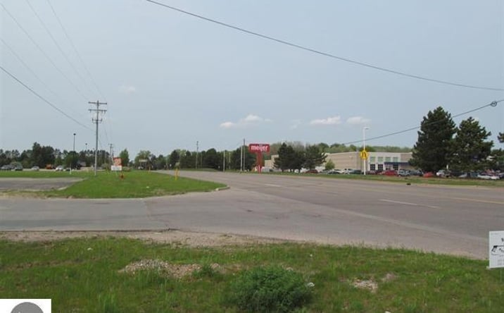 Pictures of Land property located at 3910 S Mackinaw Trail, Cadillac, MI 49601 for sales - image #1
