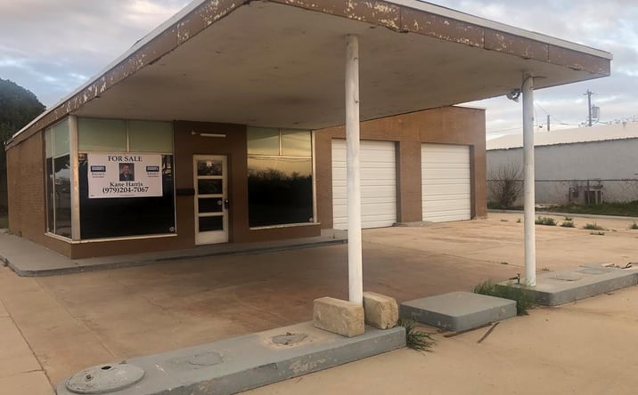 Pictures of Retail property located at 330 N Main St, San Angelo, TX 76903 for sales - image #1