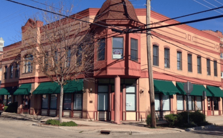 Pictures of Office property located at 131 E Calhoun St, Woodstock, IL 60098 for sales - image #1