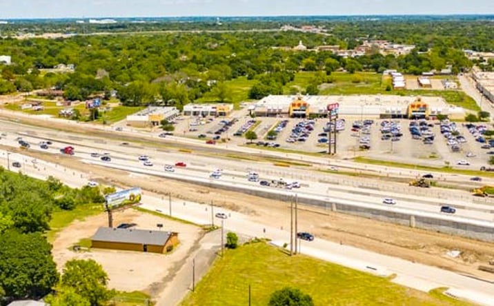 Pictures of Land property located at 906 N IH-35, Waco, TX 76705 for sales - image #1