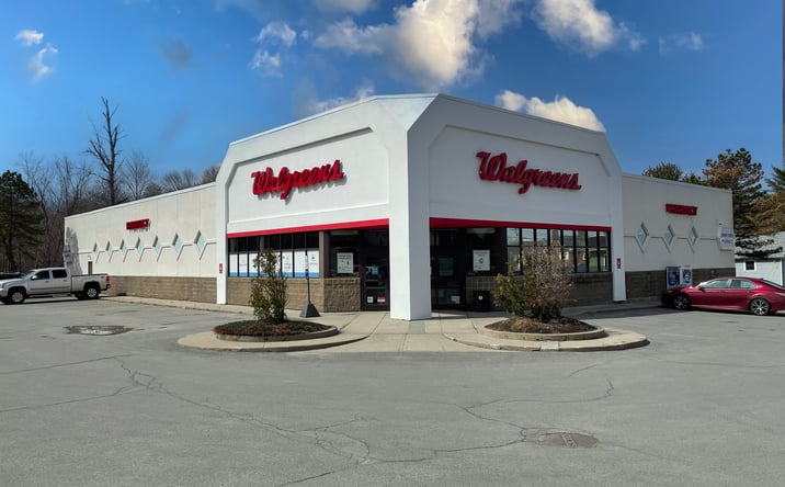 Pictures of Retail property located at 2 W Broadway, Lincoln, ME 04457 for sales - image #1