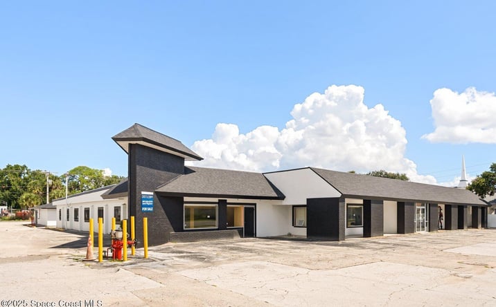 Pictures of Office, Retail property located at 1050 W King Street, Cocoa, FL 32922 for sales - image #1