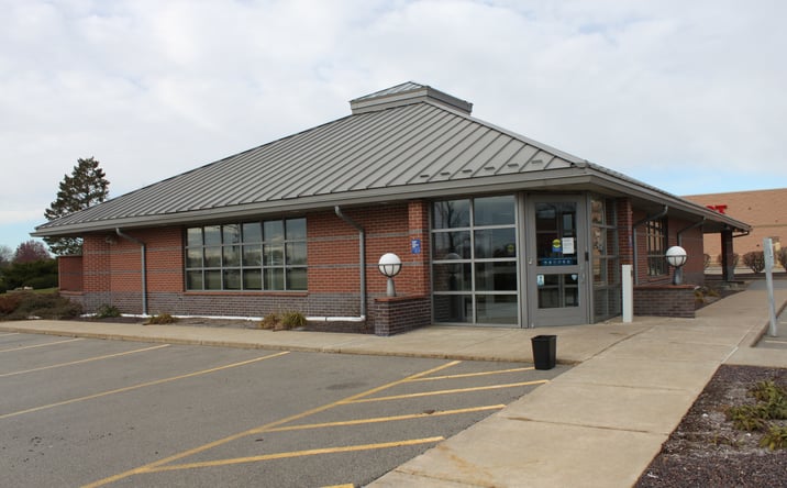 Pictures of Mixed Use, Office, Retail property located at 4100 W Willow Knolls Dr, Peoria, IL 61615 for sales - image #1