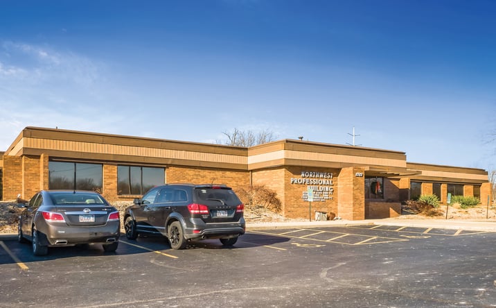 image of property at 2727 N OAKLAND AVE STE 102 & 104 Decatur IL 62526