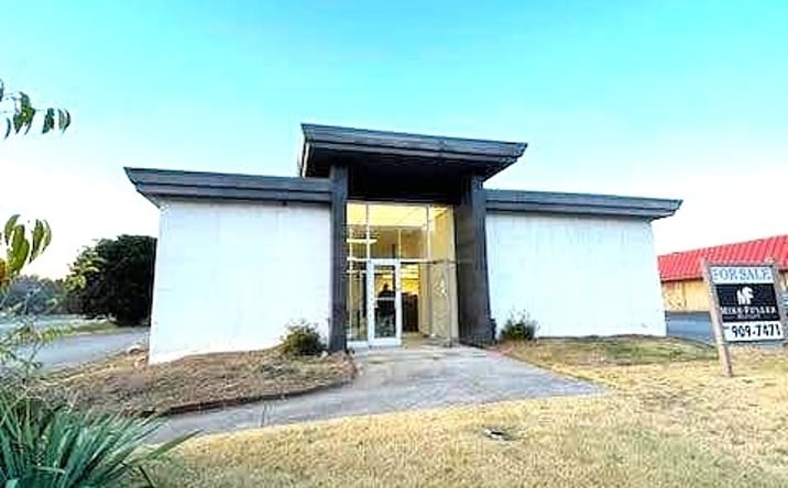 Pictures of Retail property located at 1980 Oak Ridge Turnpike, Oak Ridge, TN 37830 for sales - image #1