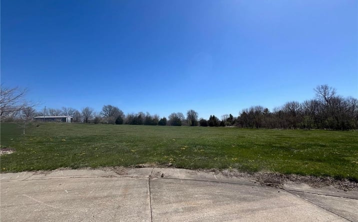 Pictures of Land property located at LOT 25 WILLOW Drive, Maryville, MO 64468 for sales - image #1
