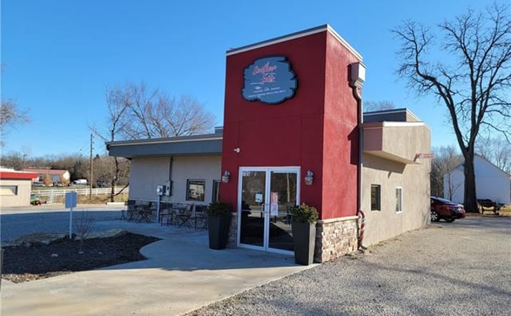 Pictures of Retail property located at 705 N Pearl Street, Paola, KS 66071 for sales - image #1