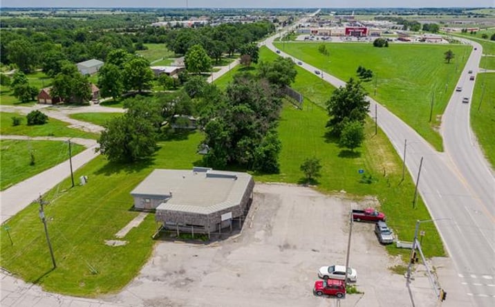 Pictures of Office, Retail property located at 1701 S Main Street, Ottawa, KS 66067 for sales - image #1