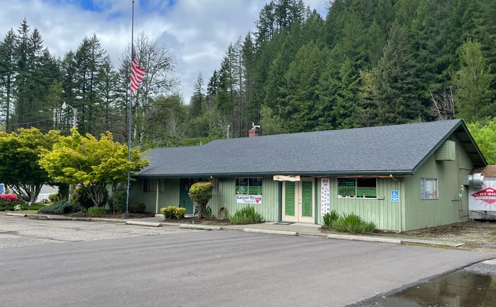 Pictures of Retail property located at 815 NW Santiam Blvd, Mill City, OR 97360 for sales - image #1