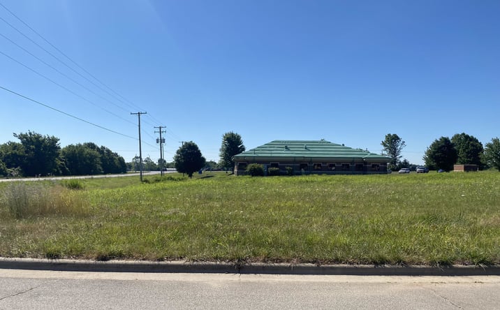 Pictures of Land property located at U.S. Route 60 & Missouri Route 39, Aurora, MO 65605 for sales - image #1